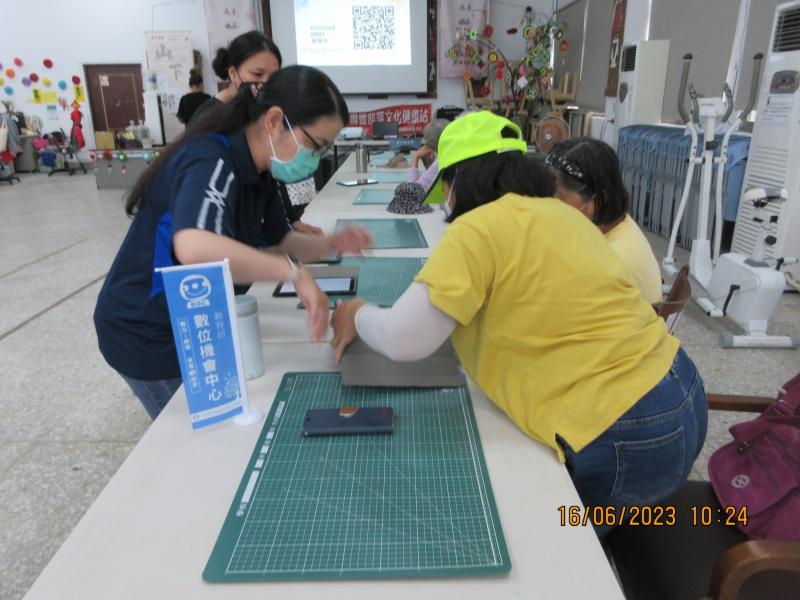 講師一步一步操作如何使用視訊