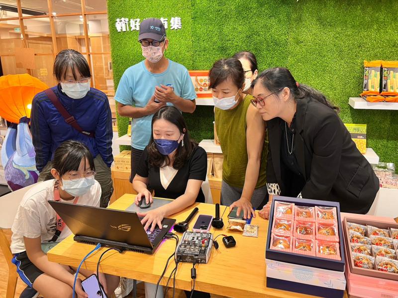 直播節目設計與開播練習。