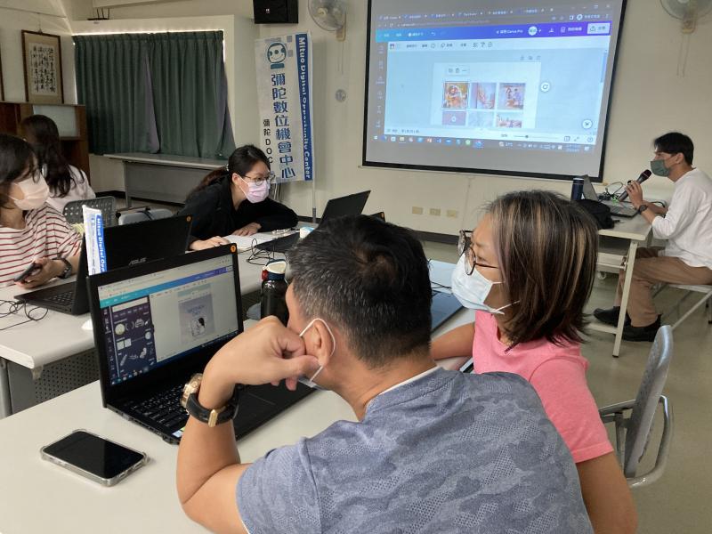 學員彼此互相教學相長，慢慢學習