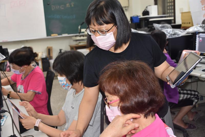 講師指導學員操作