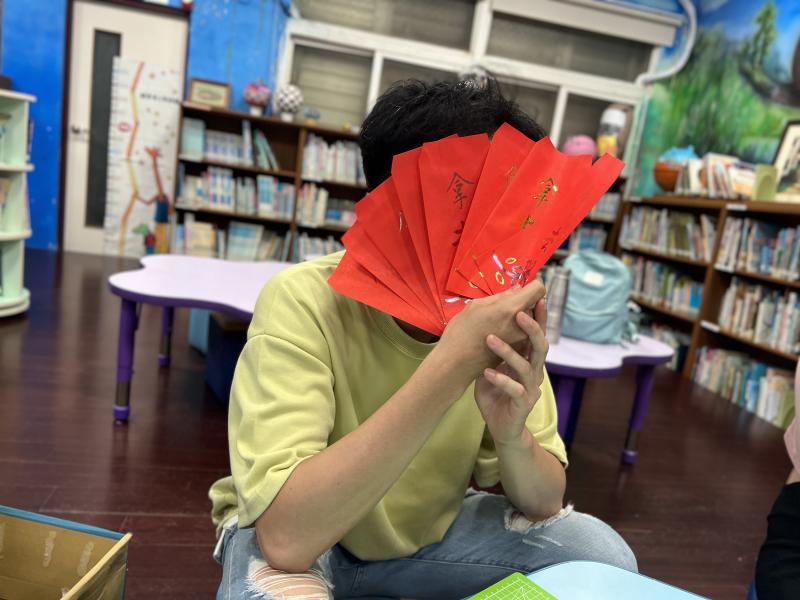 學員設計特別的紅包送給親朋好友。