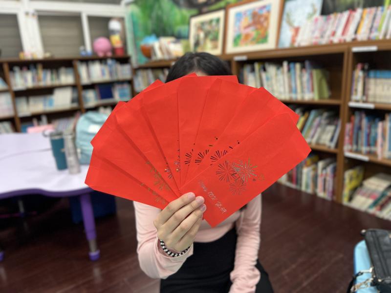 學員設計滿滿的煙火表示對對方滿滿的祝福。