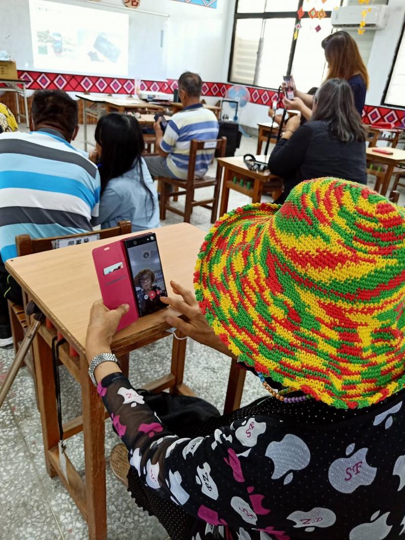 講師出攝影作業，讓大家活用一些攝影小技巧