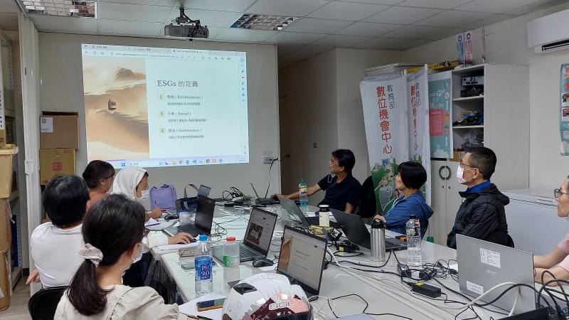 講師教如何伬用GAMMA 快速輕鬆製作PPT 簡報