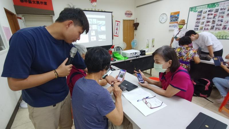 協助學員處理CANVA使用上的問題