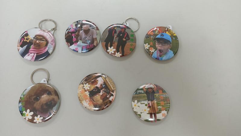 完成胸章及鑰匙圈製作