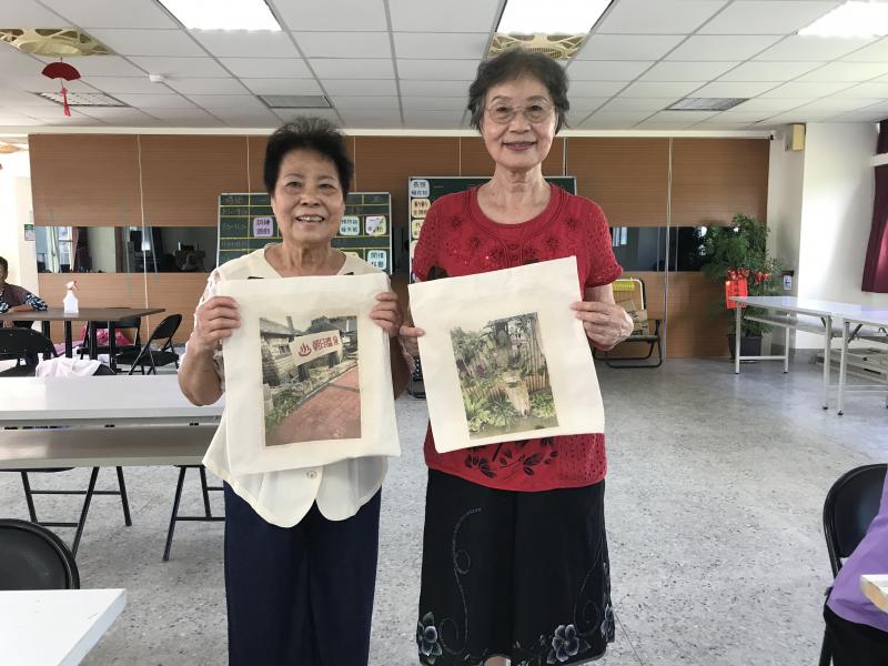 學員製作出自己的作品非常開心