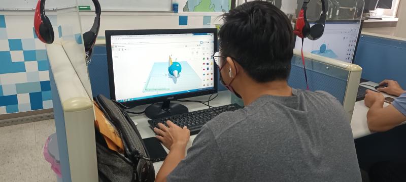 經過講師的講解，學員已能自行操作軟體創作。