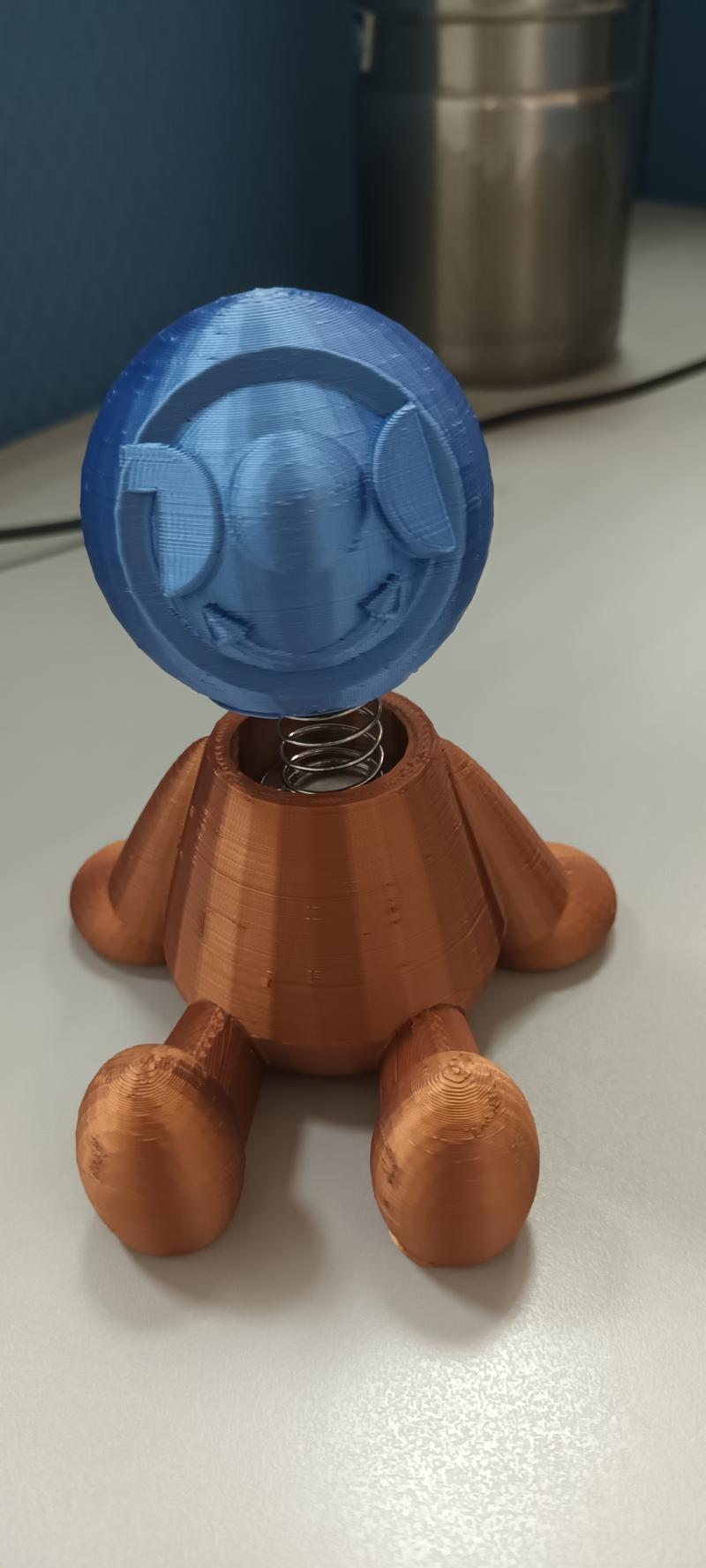 學員親自操作3D列印機，將設計好的作品呈現出來。