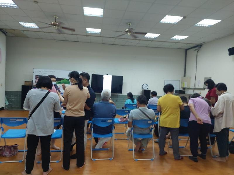 LINE 圖片查證功能」的使用方式十分簡單，只要把可疑的資訊丟到「LINE 訊息查證官方帳號（@linefactchecker）」就可以了！ LINE 訊息查證官方帳號收到民眾上傳的資訊後，就會透過第三方的專業查核人員針對資訊進行查核。 查