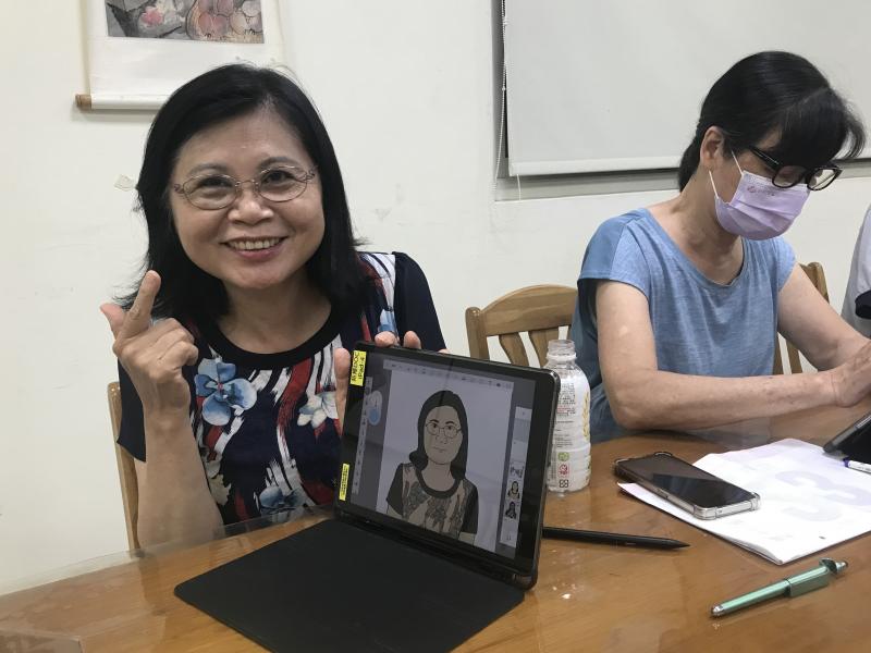 學員認真學習正產出作品中