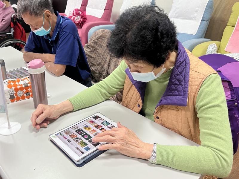 講師教授長輩學員使用日常不常碰觸的iPad功能