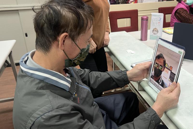 透過APP拍出美照同時了解網路上很多照片都是照騙，不可任意輕信，訓練資安防備心。