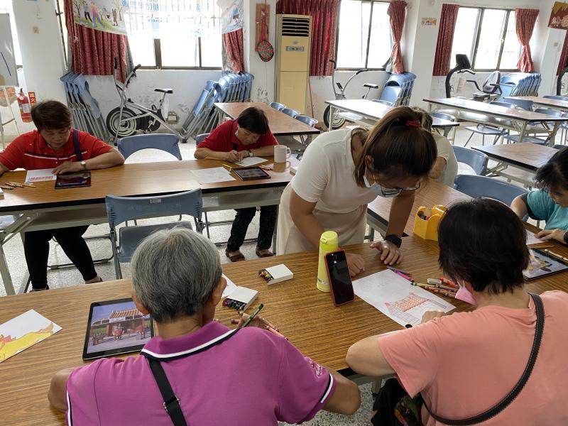 每個人都擔任小畫家，動動手指、分工合作，不僅學習數位、地圖、繪畫之間的應用性，同時促進民眾參與社區事務。