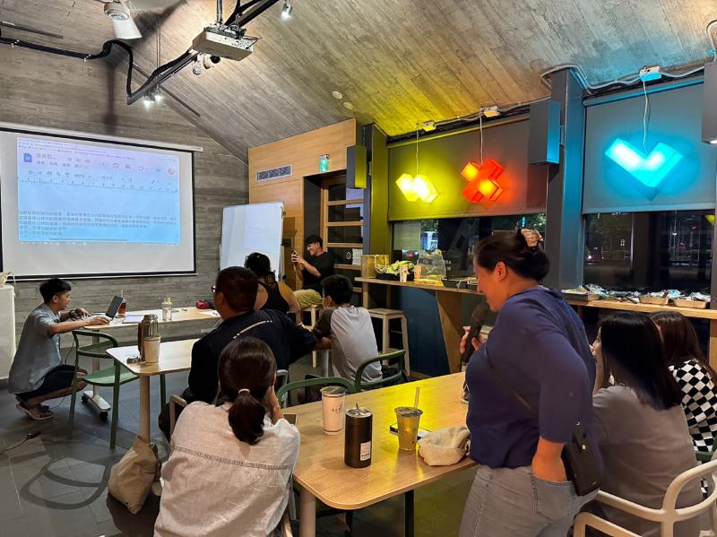 彼此分享創作理念與深度討論歌詞意涵與文化底蘊,最終完成兩首歌曲的歌詞創作。