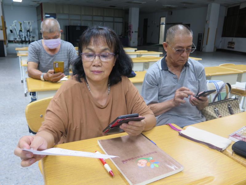 魚池DOC課程優質中的優質，加上DOC林瑜璜美少女講師的魅力，連仁愛鄉春陽部落的孫登春夫婦都遠道參與學習精神可嘉。