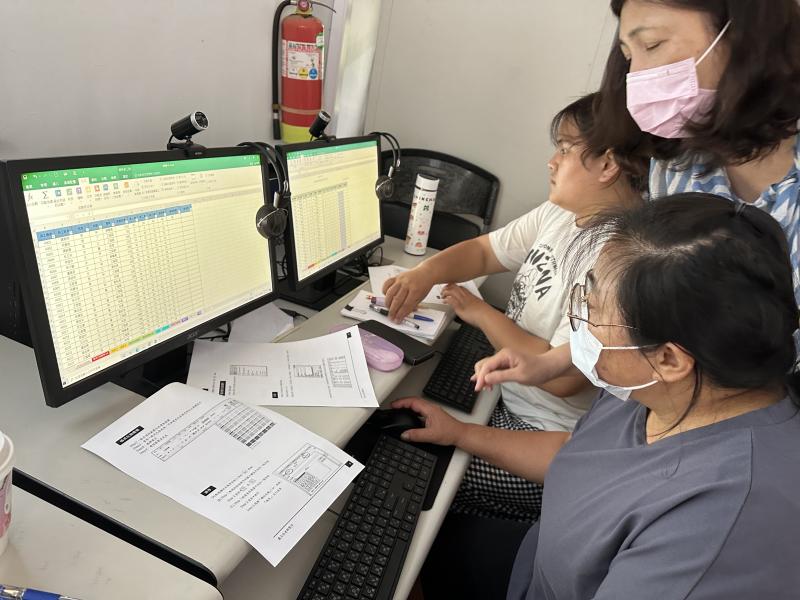 這兩年大同DOC都安排了Excel以及剪報製作的課程。  希望能夠幫助他們工作起來更輕鬆有效率。