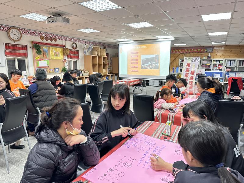 每個家庭所討論出來的規範都是合理且家長與孩童雙方認同的，每一組都上台分享自家的規範。