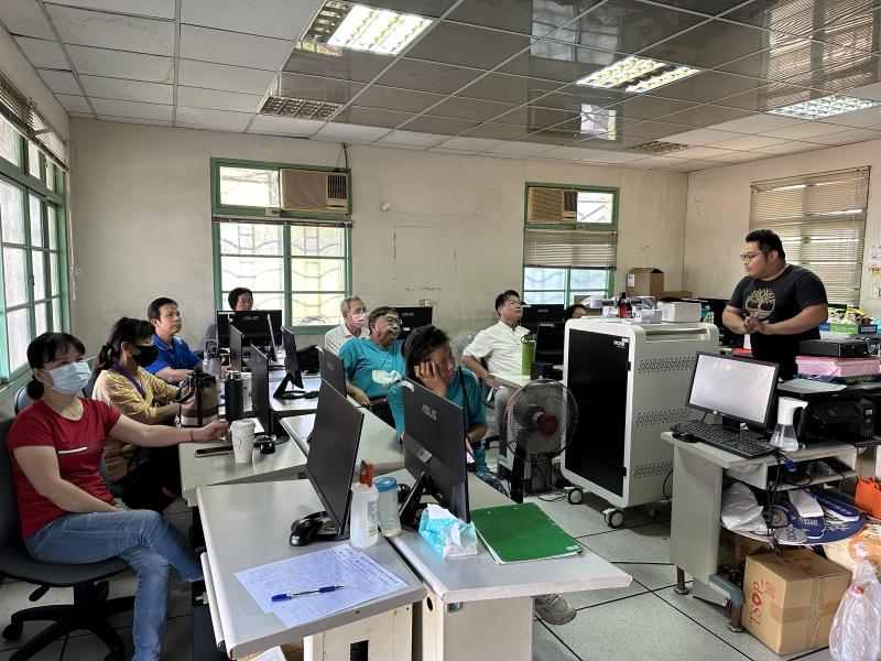 老師介紹資訊安全素養教育