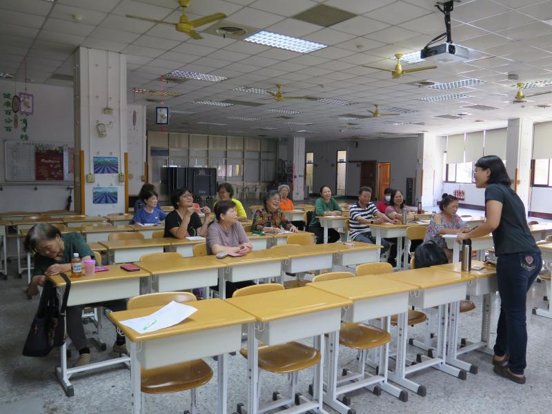 講師認真教學學員認真學習。