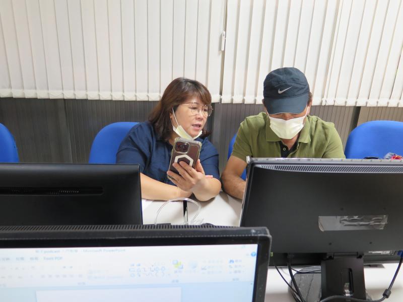 夫妻數位沒有數位差距。夫妻共學增進情感，真的是學習最好的模式.