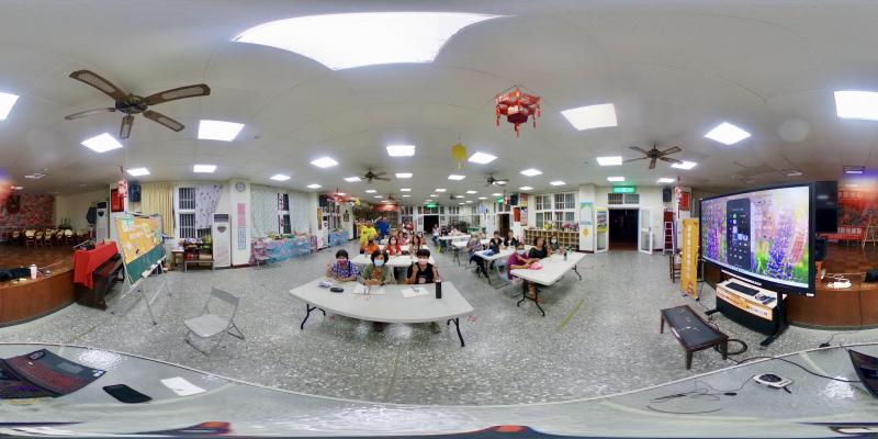  360環景照片在許多領域都有廣泛的應用，包括旅遊業，不動產，虛擬旅遊，教育，廣告和媒體等。它們可以用於展示旅遊景點，房地產物件，創建虛擬導覽，提供沉浸式教育體驗，以及創建引人入勝的互動內容。