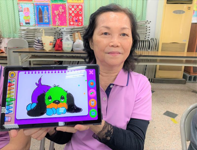 學習健康雲服務數位幫手 衛福部健保快易通 APP數位幫手培訓圓滿 認真地學習如何使用平板 提升社區學員資訊素養及能力 學到很多，收穫滿滿