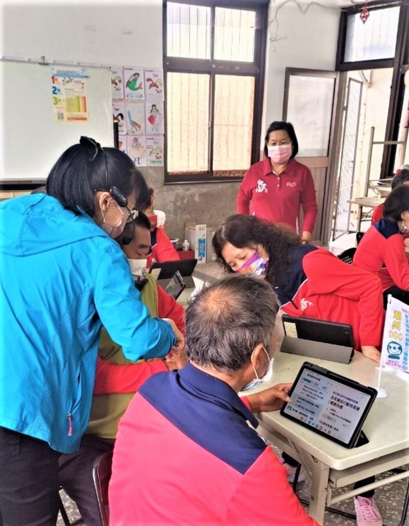 培訓民眾如何使用平板 認識平板基礎設定，如何從PLAY商店下載安裝軟體 APP，自行線上辦理各項業務不用排隊，節省您往返時間。 如何使用學習常見視訊軟體平臺Google Meet介紹，看反詐騙宣導-網路交友要謹慎，最好不要透露住址、學校、公