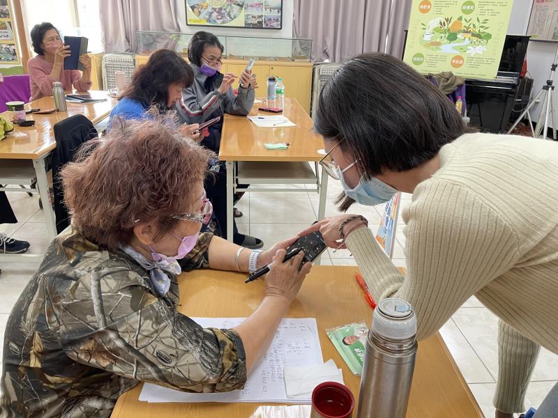 指導學員使用剪輯軟體