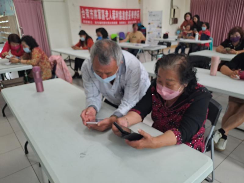 學員遇到困難互相研討