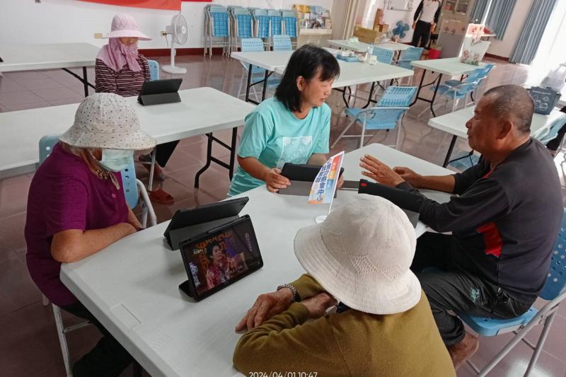 學員分享使用經驗，老師也從中解惑，能學多少沒關係，大家互相學習