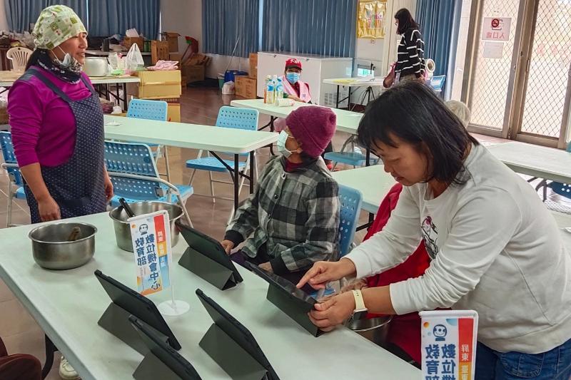 數位無所不在，剛開始不知如何使用，慢慢來有問題就提問