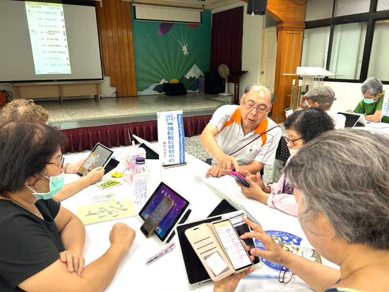 網上預約醫生，社區學員從此告別排隊等待，並且可以搭配公車APP自行前往！