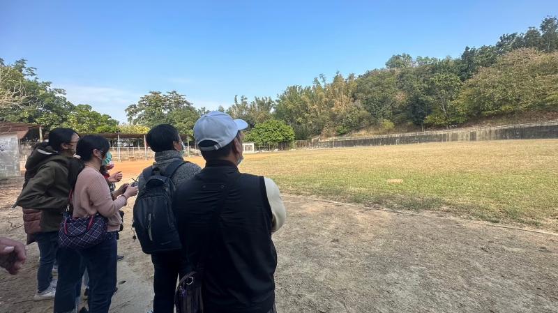 各單位的人員都自己親手操控無人機，瞅瞅誰的技術最棒？！