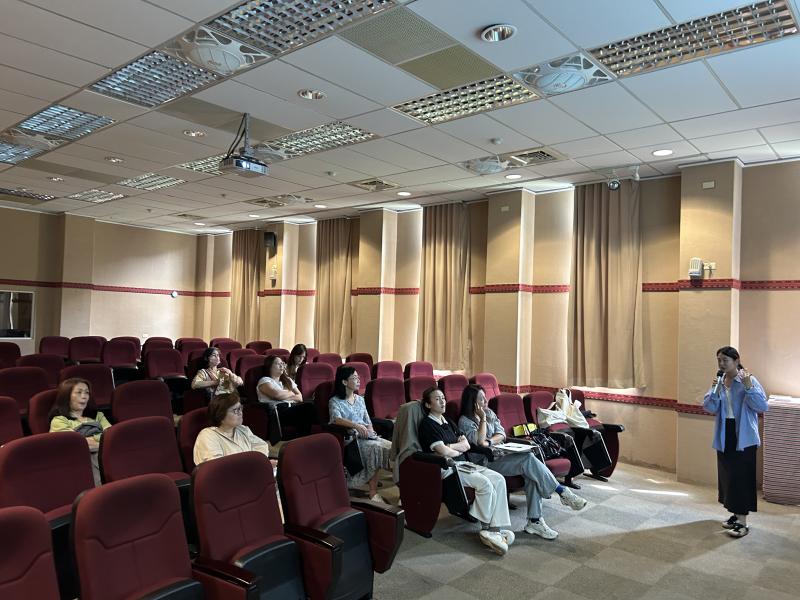 講師分享不同線上線下族語學習教材及模組