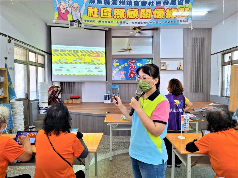 平板電腦；大家很習慣直接的按壓操作，如：電視遙控器及收音機，而不是透過滑鼠或鍵盤來間接互動。  平板的作業系統選擇 Android；使用 Youtube 聽歌；畫畫加上志工慢慢指導，常常使用，他們也是可以得心應手的使用這些平板資訊設備