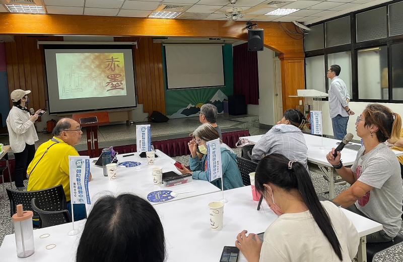 學員們輪流發表今日自己創作Logo的設計理念，畫下今日課程完美的句點！