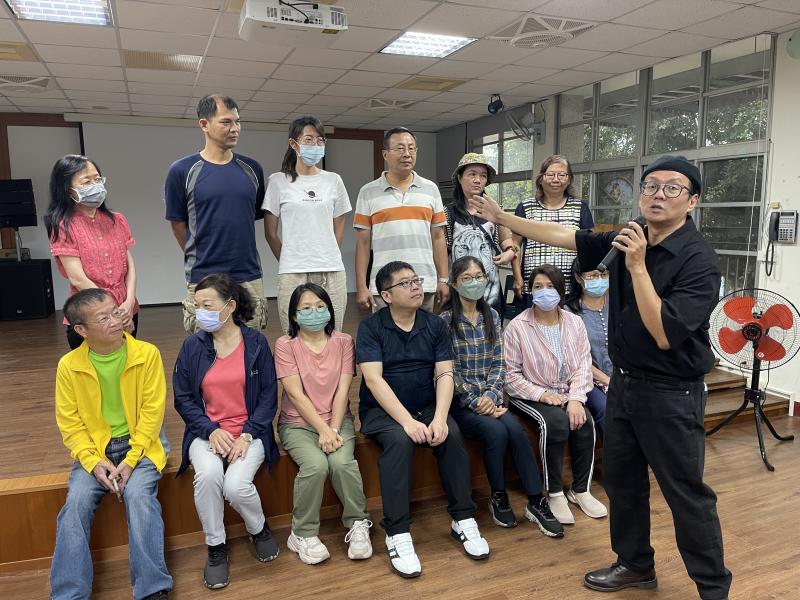 拍團體照時記得隊伍排列位置，最重要的是開啟廣角可是會看起變胖喔!