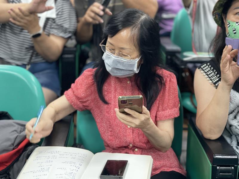 老師講的都是重點中的重點，我要趕緊筆記起來!