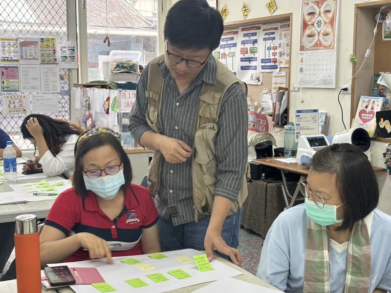 講師檢視每位學員的腳本~~