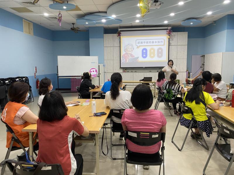 無論未來你的社區變化如何，咱們也要把平板電腦先摸起來等。