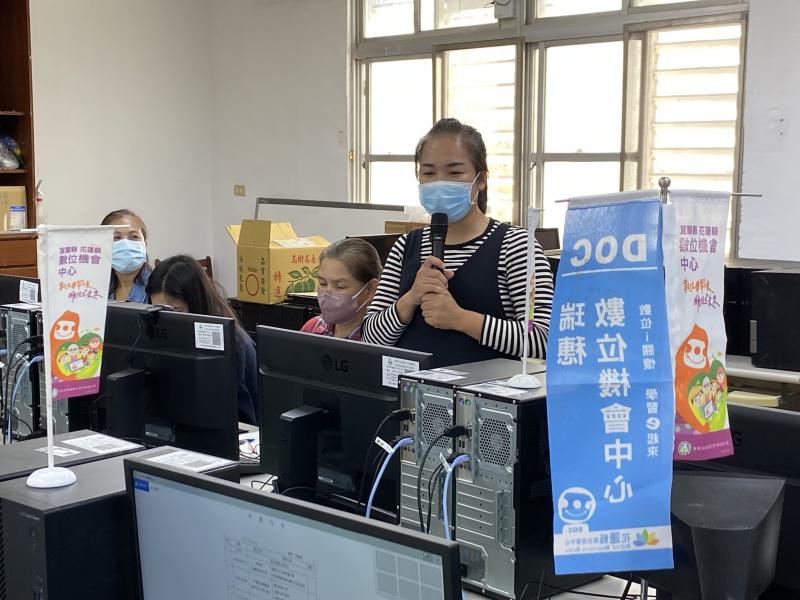 參加培訓的學員進行自我介紹是來自哪裡的社區