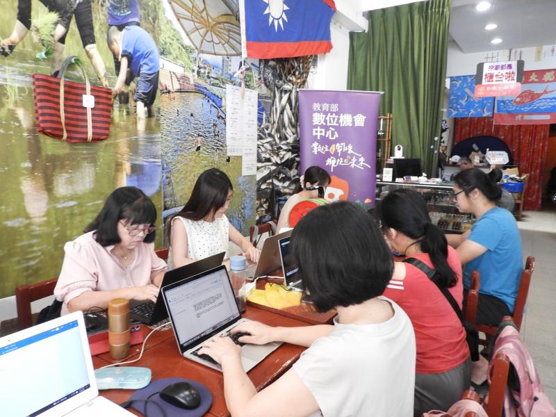 學員自己編測自己的故事，透過這樣的教學，利用數位工具來編策故事繪本。