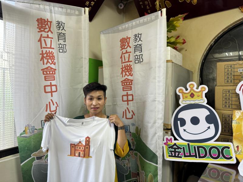 睫貽說今天這件衣服獨一無二,,改天要去教會時要穿