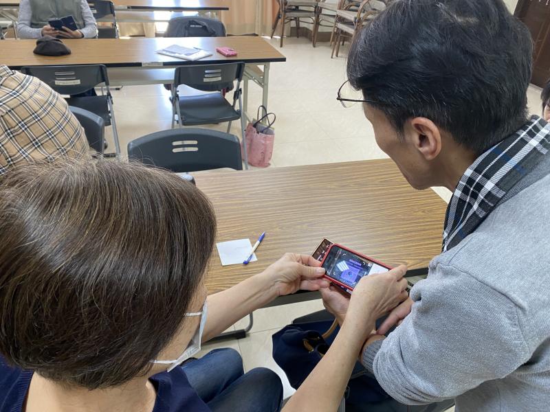 學員掃描QR code加入小三通資訊社群