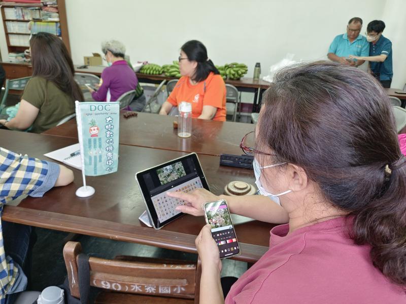 手機畫面較小使用平板操作起來更便利