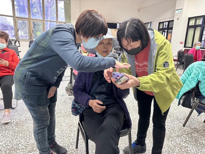 教導民眾生活應用等數位技能