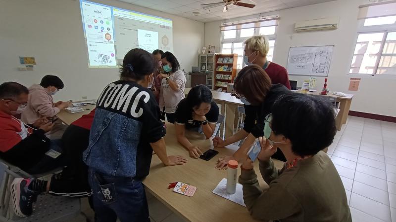 詢問QRcode條碼生成器的顏色，圖案應用