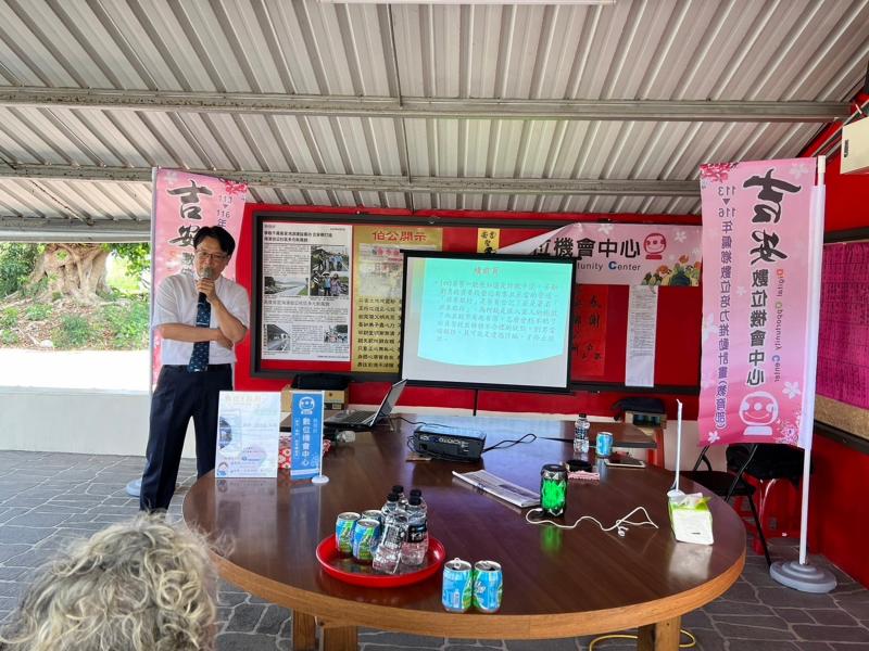 請到花蓮二信-田蒲分社 簡煒彬 襄理到仁安村伯公廟來幫大家上課摟~