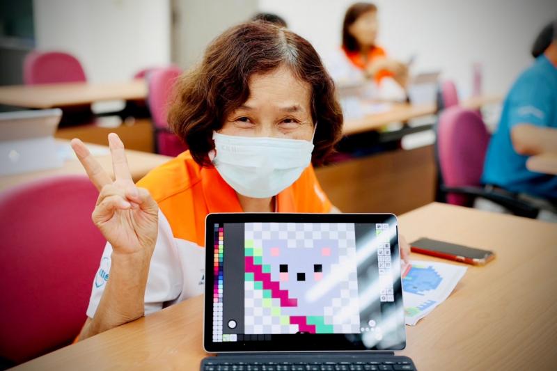 使用製圖軟體畫出自己喜歡的圖案做成樣板